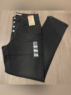 NWT Women’s Levi’s 724 High-Rise Slim Straight Jeans Size 31x32